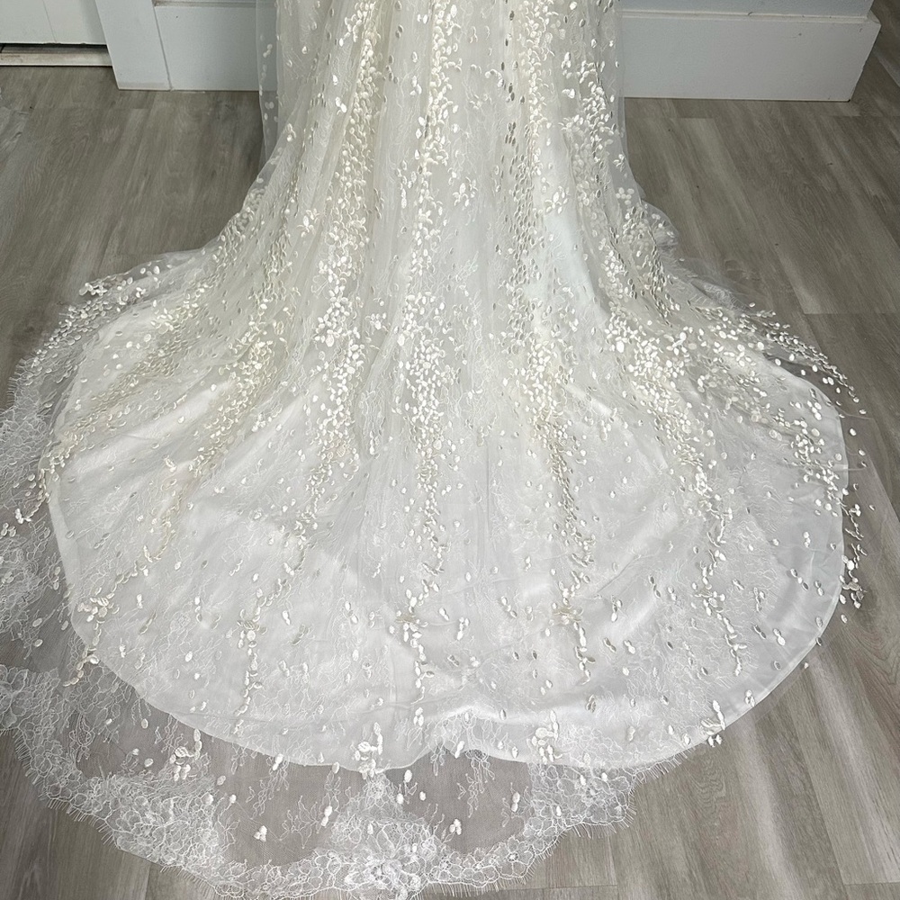 Elegant White/ivory Lace Wedding Dress Long Sleeves Chapel Train sz 4-6 - Picture 8 of 16